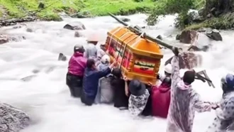 Mưa kỷ lục ở miền Trung, cao nhất lịch sử Việt Nam, tiệm cận mốc thế giới