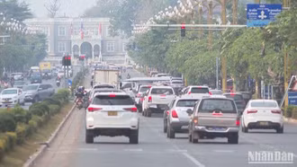 Lào tạm dừng cấp phép nhập khẩu ô-tô có giá từ 50.000 USD trở lên