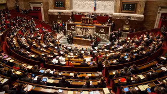 Pháp khuyến khích tuyển dụng người lao động cao tuổi