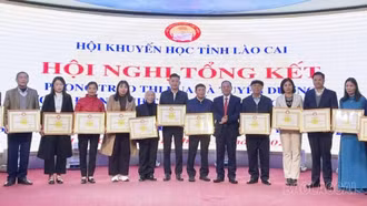 Tuyên dương 106 gia đình, dòng họ hiếu học, cộng đồng khuyến học