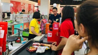 Người Việt mạnh tay chi tiêu khiến tổng bán lẻ và dịch vụ tiêu dùng tăng vọt