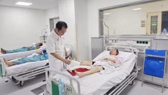 Nối cẳng chân đứt lìa cho người bệnh