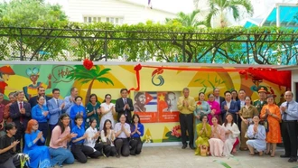 Tranh tường độc đáo ghi dấu tình bạn Việt Nam - Cuba giữa lòng thành phố mang tên Bác