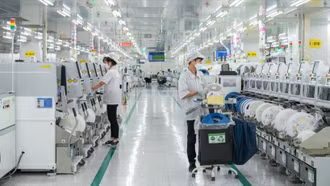 Sản xuất công nghiệp tháng Tám tiếp tục tăng trưởng 2,2%