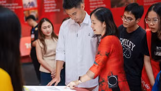 Khám phá sách tương tác về 13 kỳ Đại hội Đảng: "Chạm" vào quá khứ để kết nối tương lai