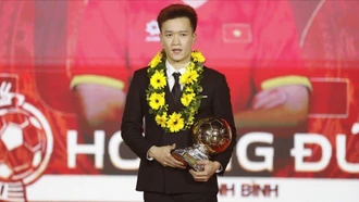 Hoàng Đức lần thứ ba nhận danh hiệu Quả bóng Vàng Việt Nam