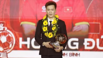 Hoàng Đức lần thứ ba nhận danh hiệu Quả bóng Vàng Việt Nam