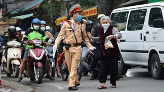 Pháp luật quy định như thế nào về người đi bộ; trẻ em, phụ nữ mang thai, người già yếu, người khuyết tật khi tham gia giao thông đường bộ?