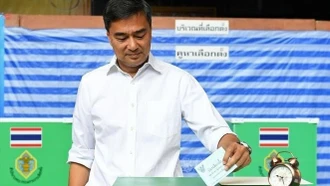 Cựu Thủ tướng Thái Lan Abhisit Vejjajiva tham gia tranh cử