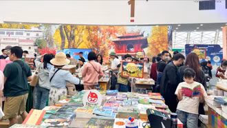 Kết nối cộng đồng, phát triển văn hoá đọc qua các gian hàng sách tại Hội chợ Mùa Thu 2025