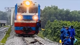 Tiếp tục ngừng chạy một số đôi tàu trong ngày 8 - 9/11