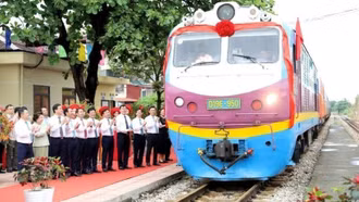 Tàu khách liên vận thúc đẩy hợp tác kinh tế, thương mại và giao lưu Việt - Trung
