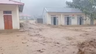 Bão số 10 và mưa lũ khiến nhiều người thương vong, 44.230 nhà hư hỏng tốc mái