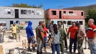 Cuba tái chế container thành nhà ở