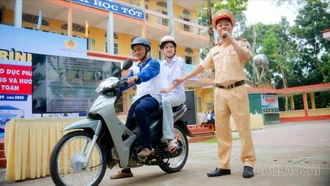 Hơn 1.000 học sinh trường THPT Nguyễn Lương Bằng được tuyên truyền pháp luật về an toàn giao thông