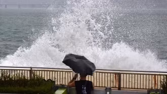 Hong Kong và Macau nâng cảnh báo siêu bão Ragasa lên mức cao nhất