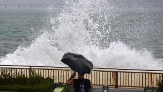 Hong Kong và Macau nâng cảnh báo siêu bão Ragasa lên mức cao nhất