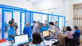 Từ ngày 1/11, người dân không cần xuất trình giấy tờ đã tích hợp trên VNeID khi chứng thực