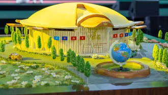 Mô hình Trung tâm Triển lãm Việt Nam làm từ 510kg xôi, đậu xác lập kỷ lục Việt Nam