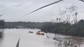 Mưa lũ lịch sử ở miền Trung khiến 35 người chết, mất tích, đợt mưa mới có thể lên tới 700 mm