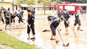 Nỗ lực khắc phục hậu quả mưa lũ lịch sử