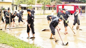 Nỗ lực khắc phục hậu quả mưa lũ lịch sử