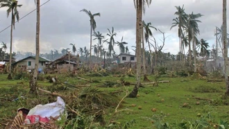 Bão Cỏ May đổ bộ đất liền Philippines khiến hàng nghìn người sơ tán
