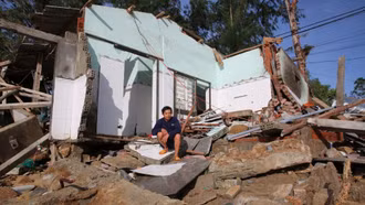 11 ngày đêm miền Trung vật lộn với lũ, sạt lở và bão tàn phá