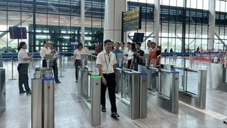 Từ tháng 9/2025, ứng dụng VNeID và công nghệ sinh trắc học sẽ được triển khai trên toàn bộ hệ thống sân bay quốc gia