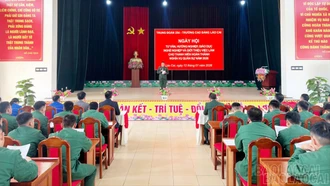 Trung đoàn 254 phối hợp với Trường Cao đẳng Lào Cai tư vấn hướng nghiệp, giới thiệu việc làm cho chiến sĩ chuẩn bị xuất ngũ