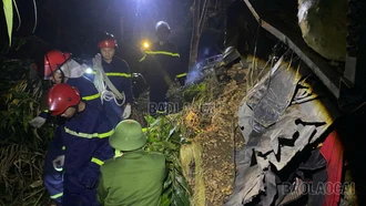 Xe tải chở gừng lao xuống vực sâu 100 m, tài xế tử vong