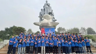 Trường THPT Chuyên Nguyễn Tất Thành kết nạp Đoàn cho học sinh tại địa chỉ đỏ