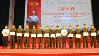 Phường Lào Cai gặp mặt công dân nhập ngũ và thực hiện nghĩa vụ Công an nhân dân năm 2026