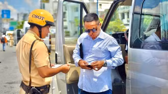 Cả tài xế lẫn khách đều bị phạt nếu không thắt dây đai an toàn