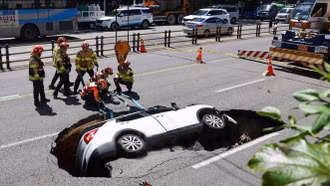 'Bác sĩ đường phố' chuyên phát hiện hố tử thần ở Singapore
