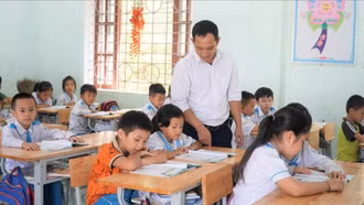 Cán bộ giáo dục cấp xã 'vừa làm, vừa học'