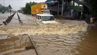Mưa lớn gây ngập lụt nặng tại thủ đô Ấn Độ