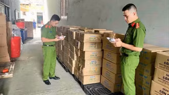 Triệt phá đường dây sản xuất, buôn bán cồn y tế giả chứa chất có thể gây tổn thương thần kinh, mù lòa, thậm chí tử vong nếu hít phải