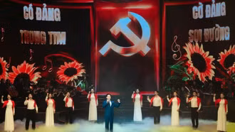 Anh Tú "Voi Bản Đôn" gây bất ngờ khi sáng tác ca khúc về Đảng quang vinh