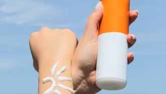 Thu hồi trên toàn quốc, tạm ngừng lưu hành nhiều loại kem chống nắng