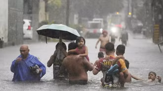Hàng vạn người dân Philippines phải sơ tán vì lũ lụt sau bão Wipha