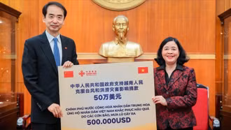 Tiếp nhận 500.000 USD hỗ trợ khắc phục hậu quả mưa lũ từ Chính phủ Trung Quốc