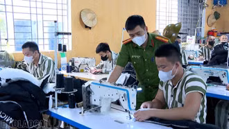 Những lớp học đặc biệt tại Trại giam Hồng Ca