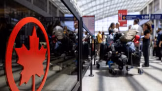 Tiếp viên Air Canada đình công, hàng trăm chuyến bay bị hủy