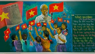 Thầy giáo tái hiện khoảnh khắc lịch sử 2/9 bằng phấn màu