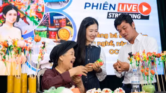 Xã làng nghề ven đô bắt nhịp chuyển đổi số: Học livestream, viết nội dung bằng AI