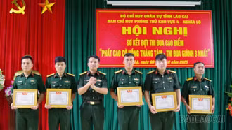 Ban Chỉ huy Phòng thủ Khu vực 4 - Nghĩa Lộ sơ kết thi đua cao điểm “Phất cao cờ hồng tháng Tám - Thi đua giành 3 nhất” 