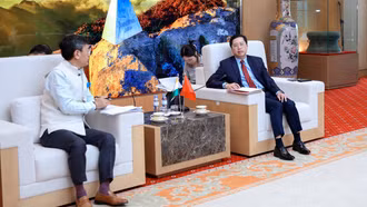 Bí thư Tỉnh ủy Dương Quốc Huy tiếp xã giao và làm việc với Đại sứ Đặc mệnh toàn quyền nước Cộng hòa Ấn Độ tại Việt Nam