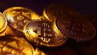 Giá Bitcoin tiếp tục phá kỷ lục, vượt mốc 121.000 USD