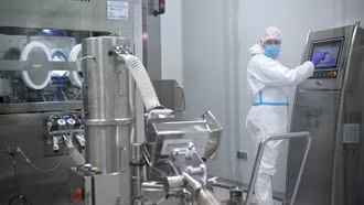 Liên bang Nga tiết lộ thời điểm bệnh nhân đầu tiên sẽ được tiêm vaccine ung thư